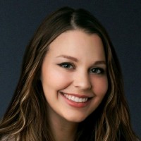 Lydia Smith headshot